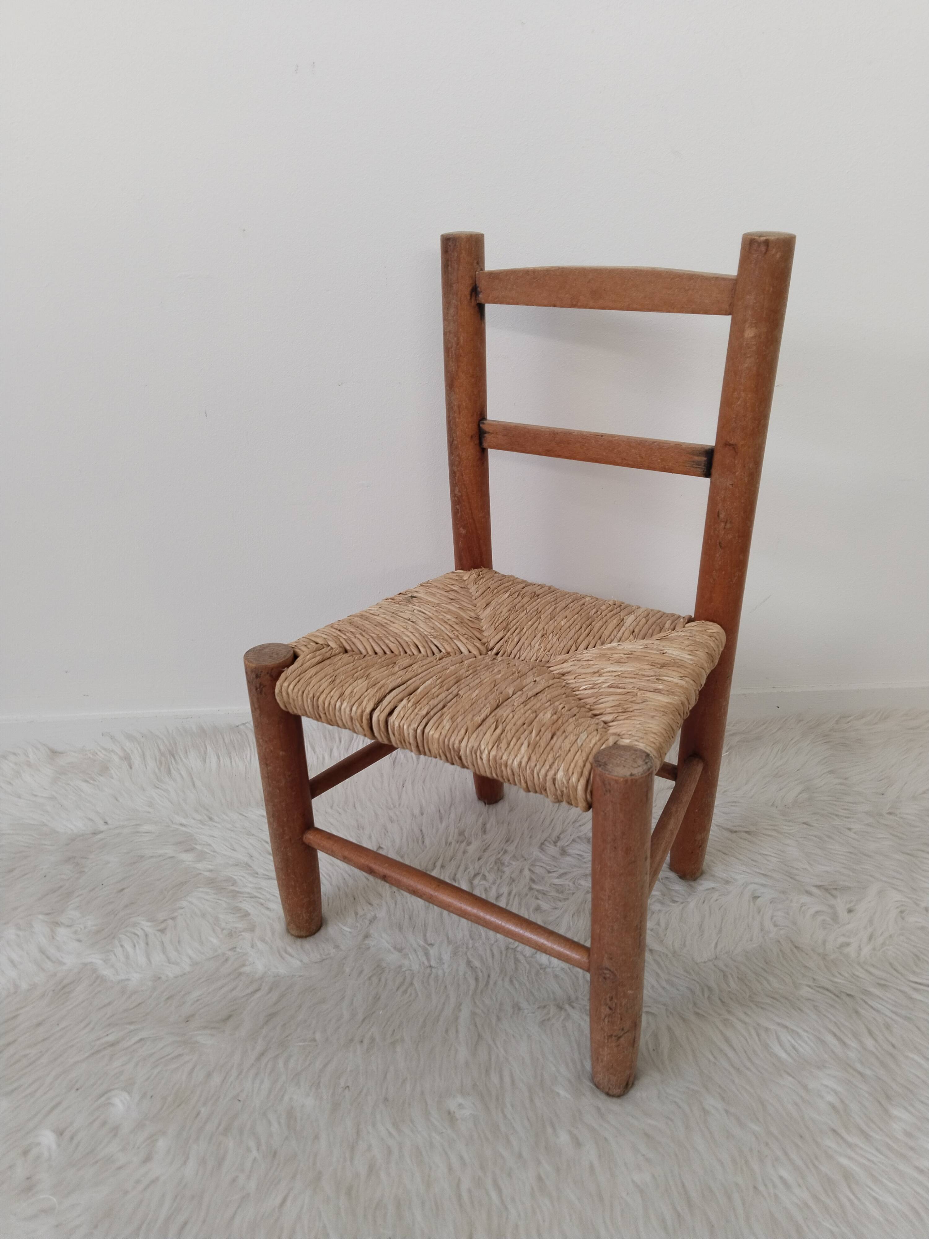 Vintage children's chair in wood and straw