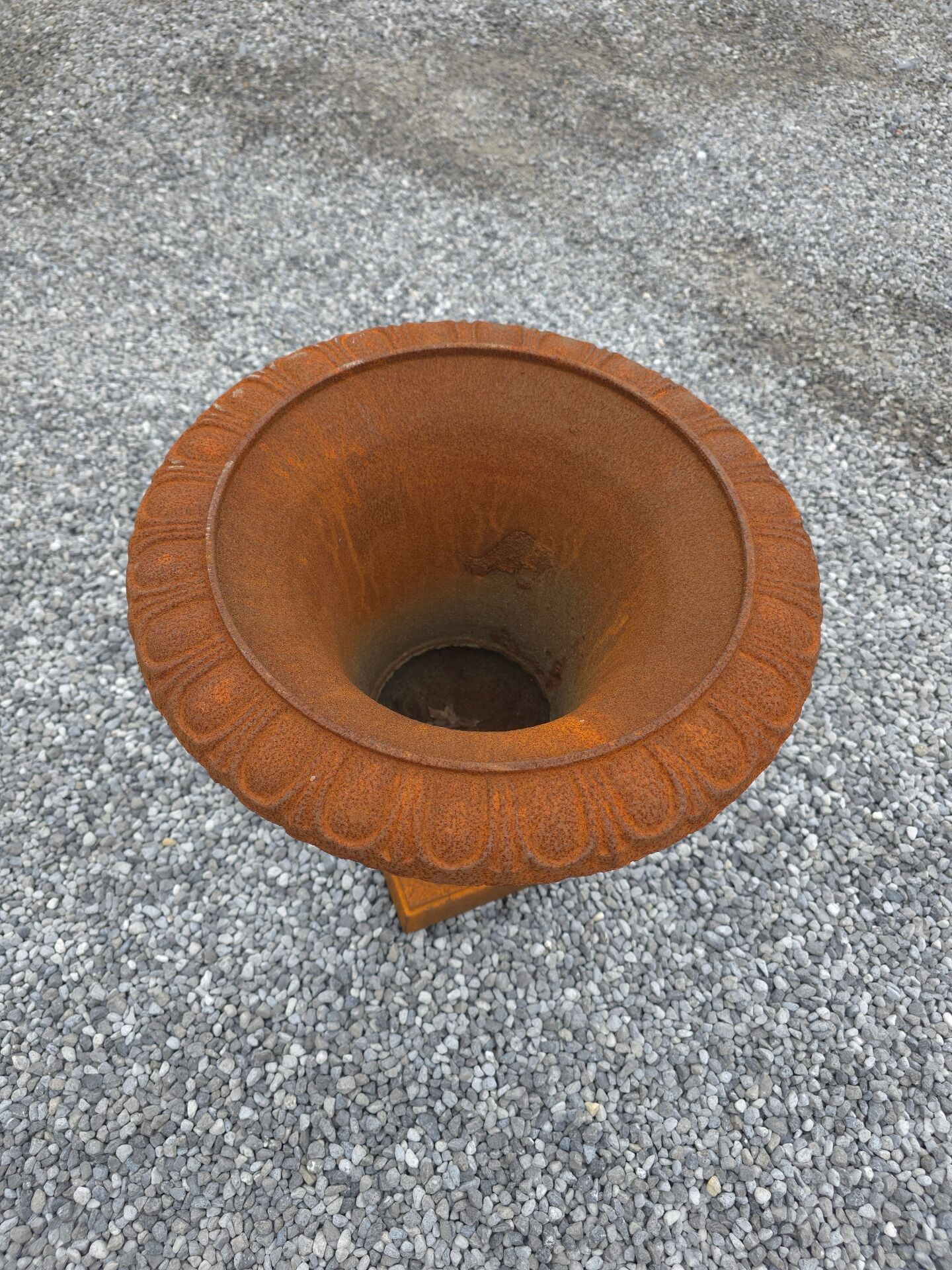 Medical vase in cast iron