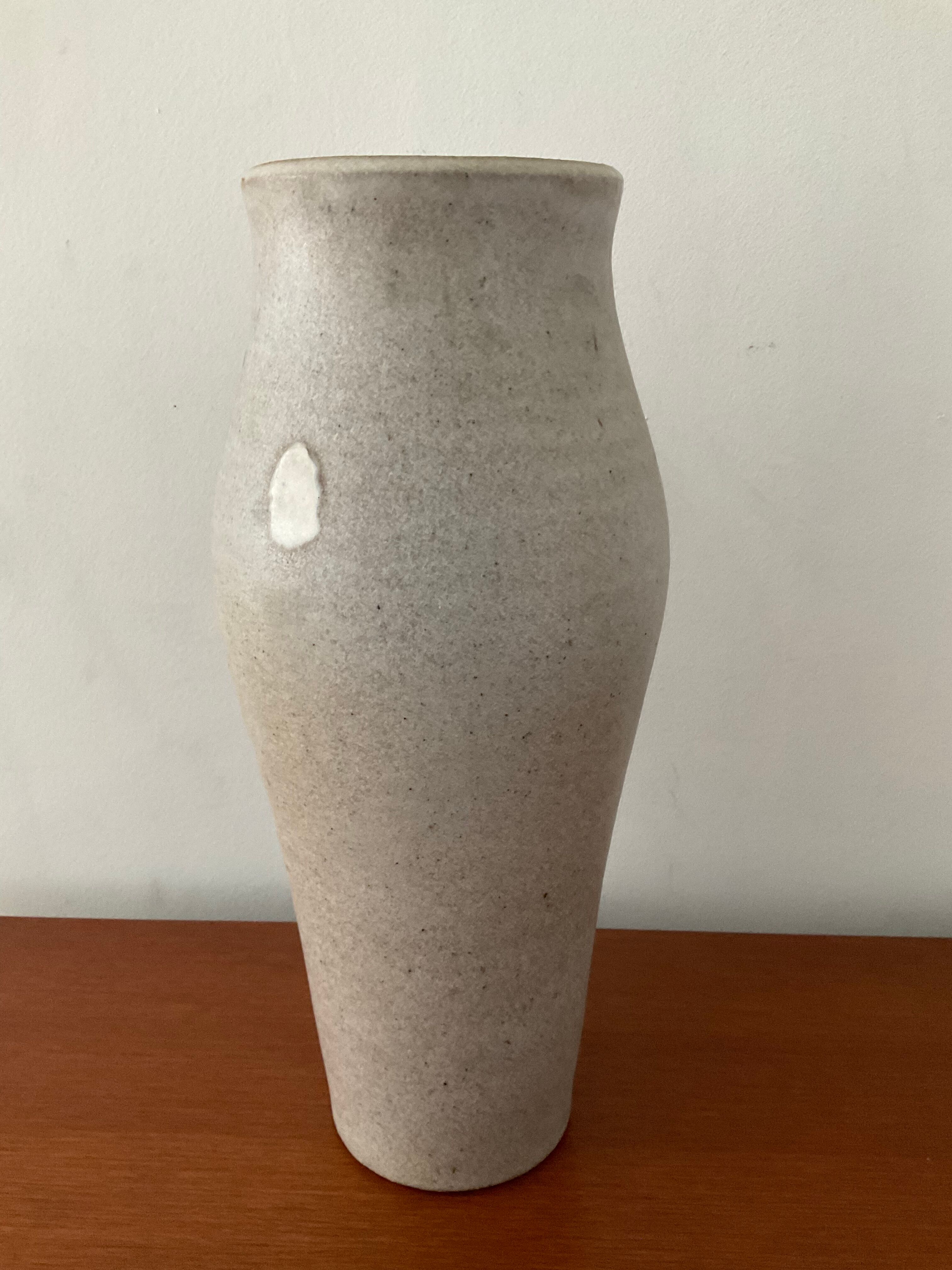 Vase vintage en grès signé des années 80