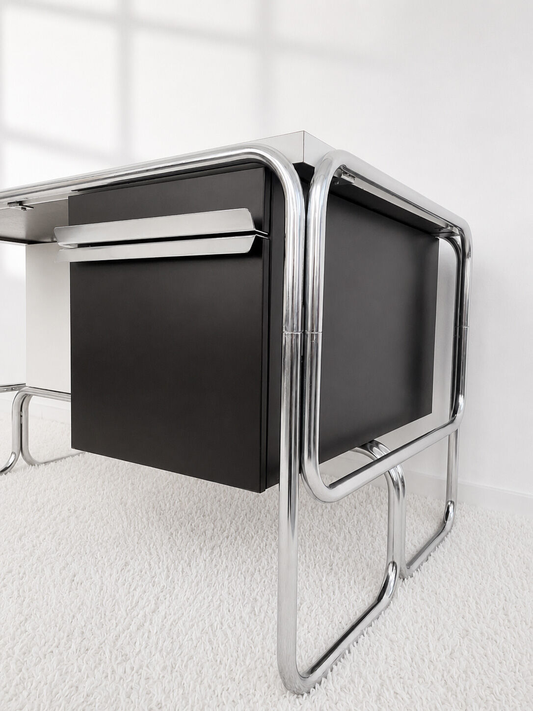 Bauhaus metal desk. 70s
