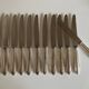 Set de 12 couteaux de table en métal argenté filet 1960