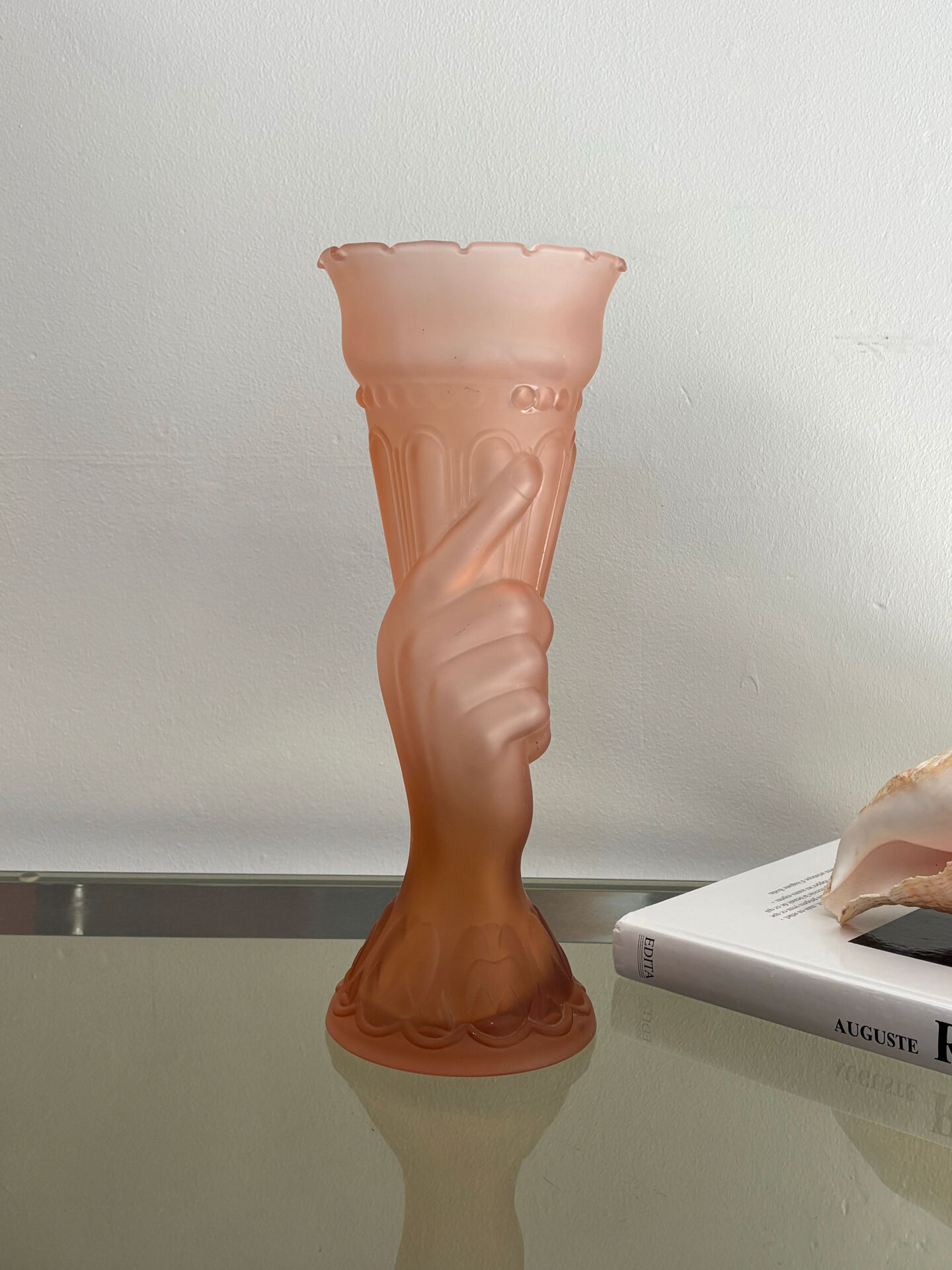 Vase en verre rose Art Déco