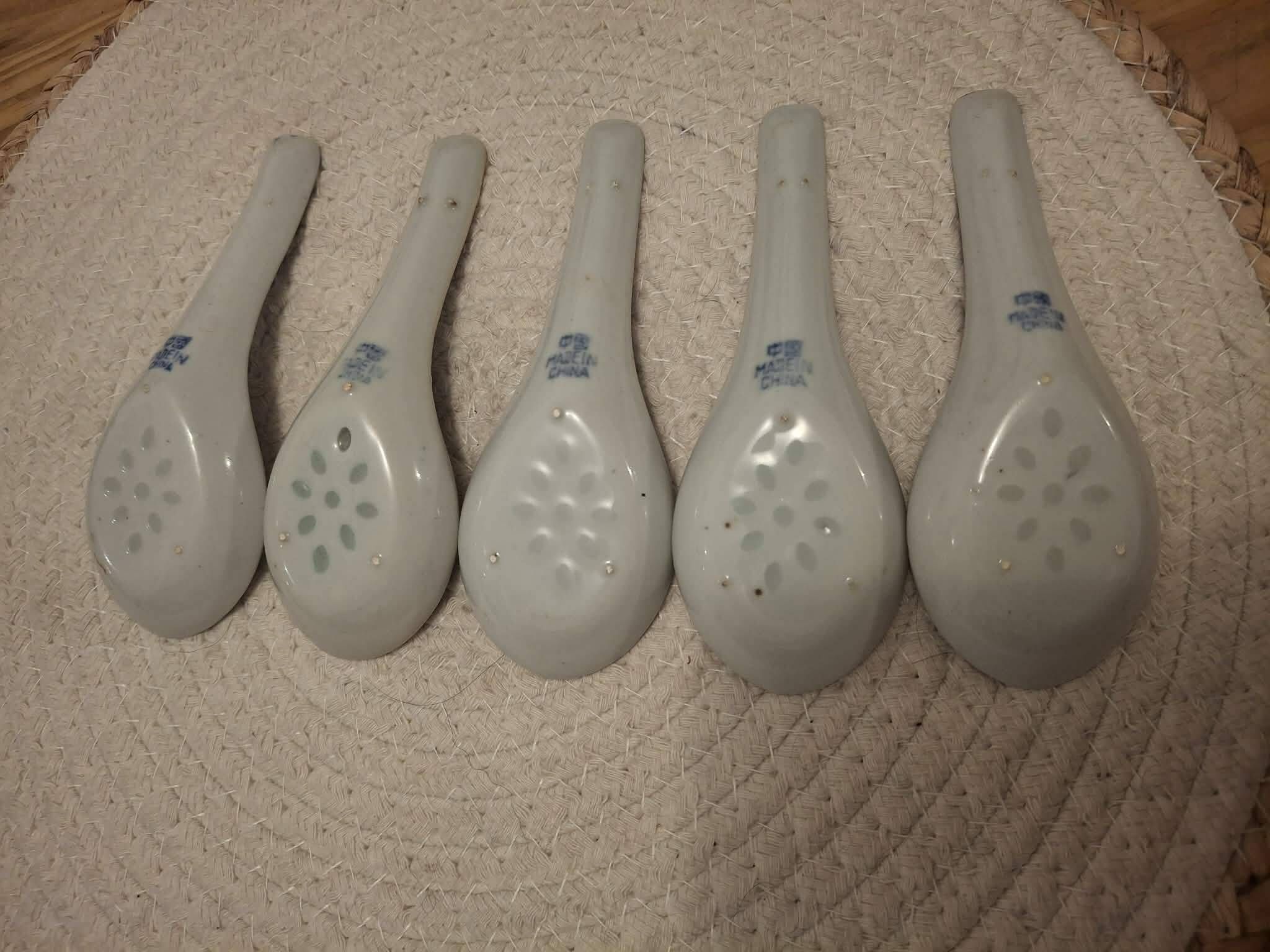 Set of 5 blue and white porcelain Asian spoons.