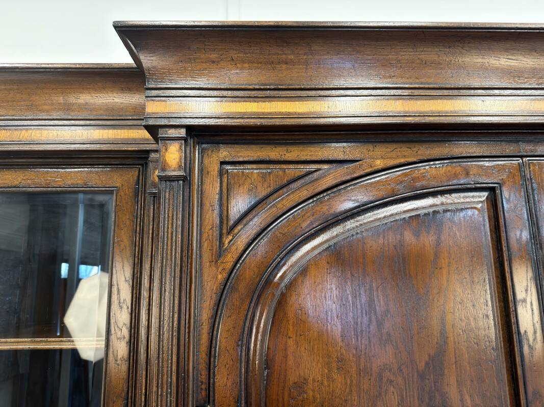 Classic English Royal Antique Collection Bookcase