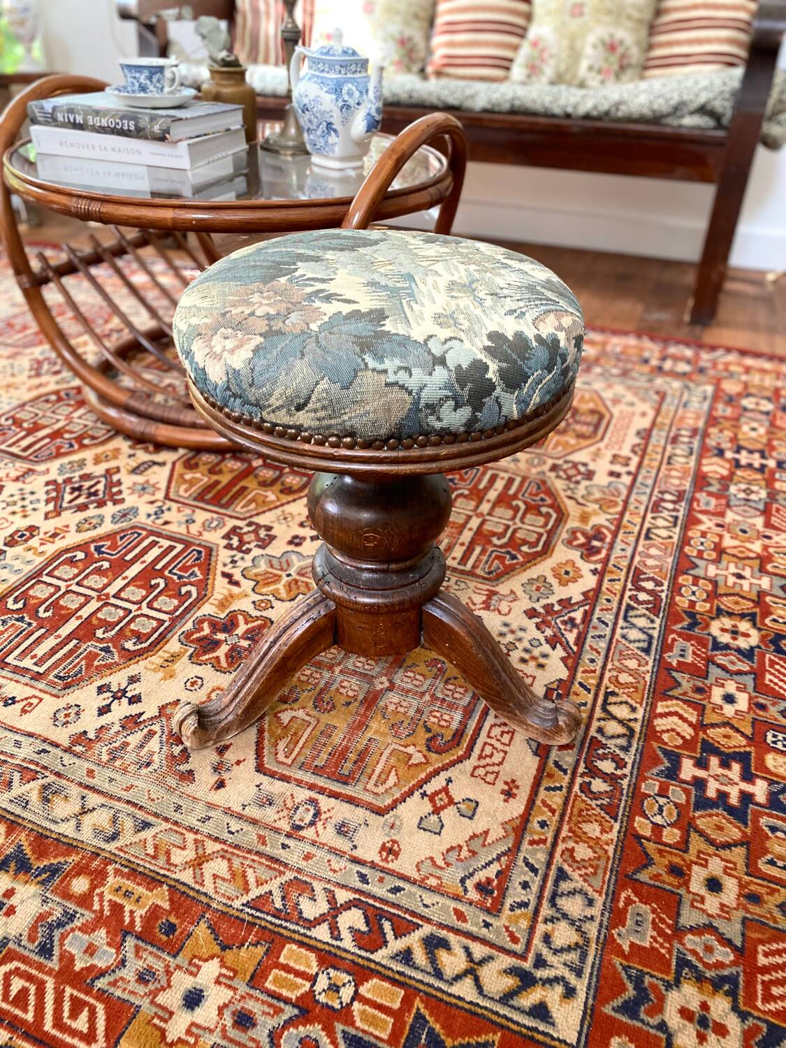 Wooden and upholstered piano stool