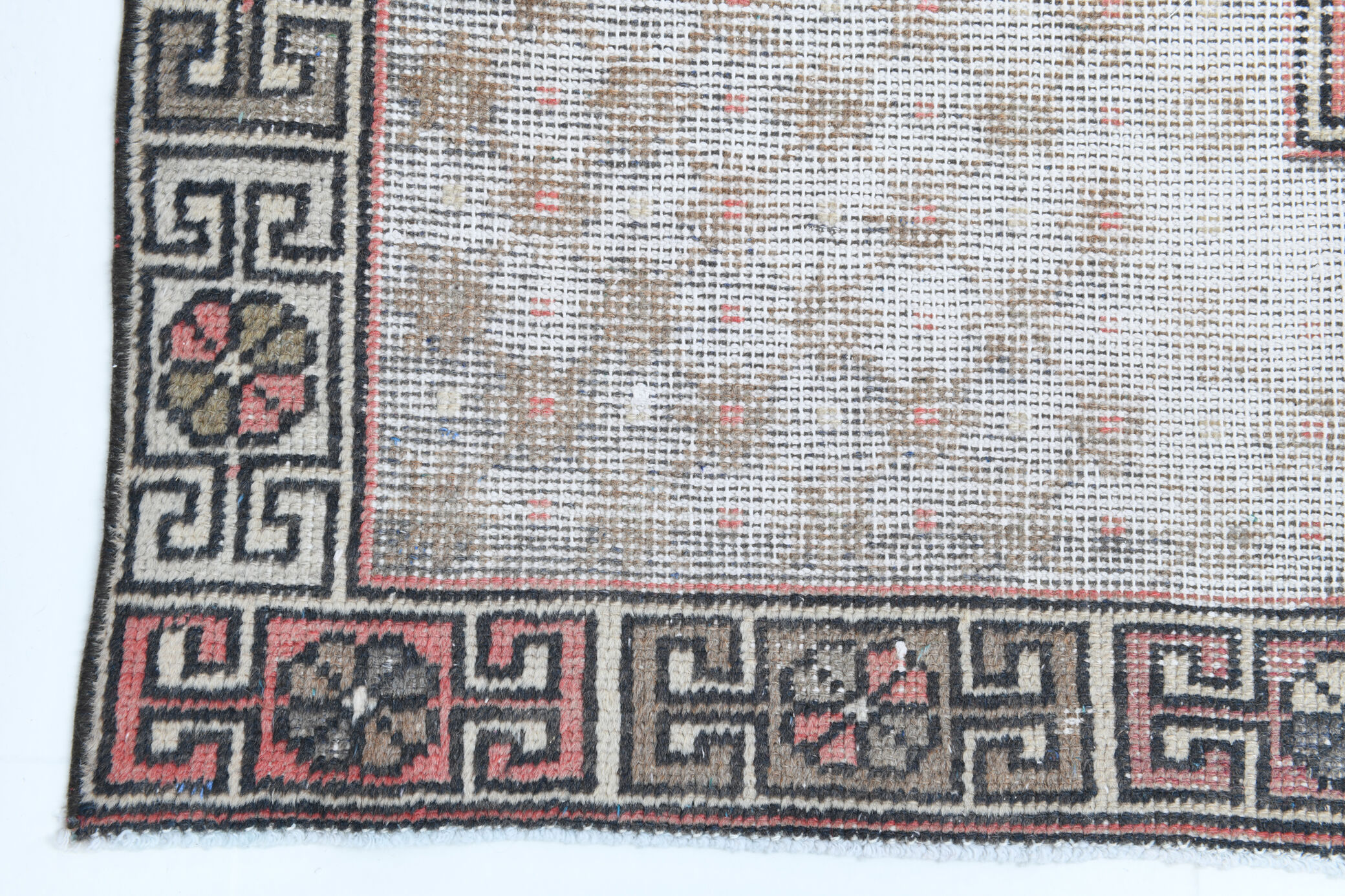 4x9 handmade distressed wool vintage rug 267x129cm