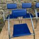 Lot de quatre chaises bleues aux courbes design