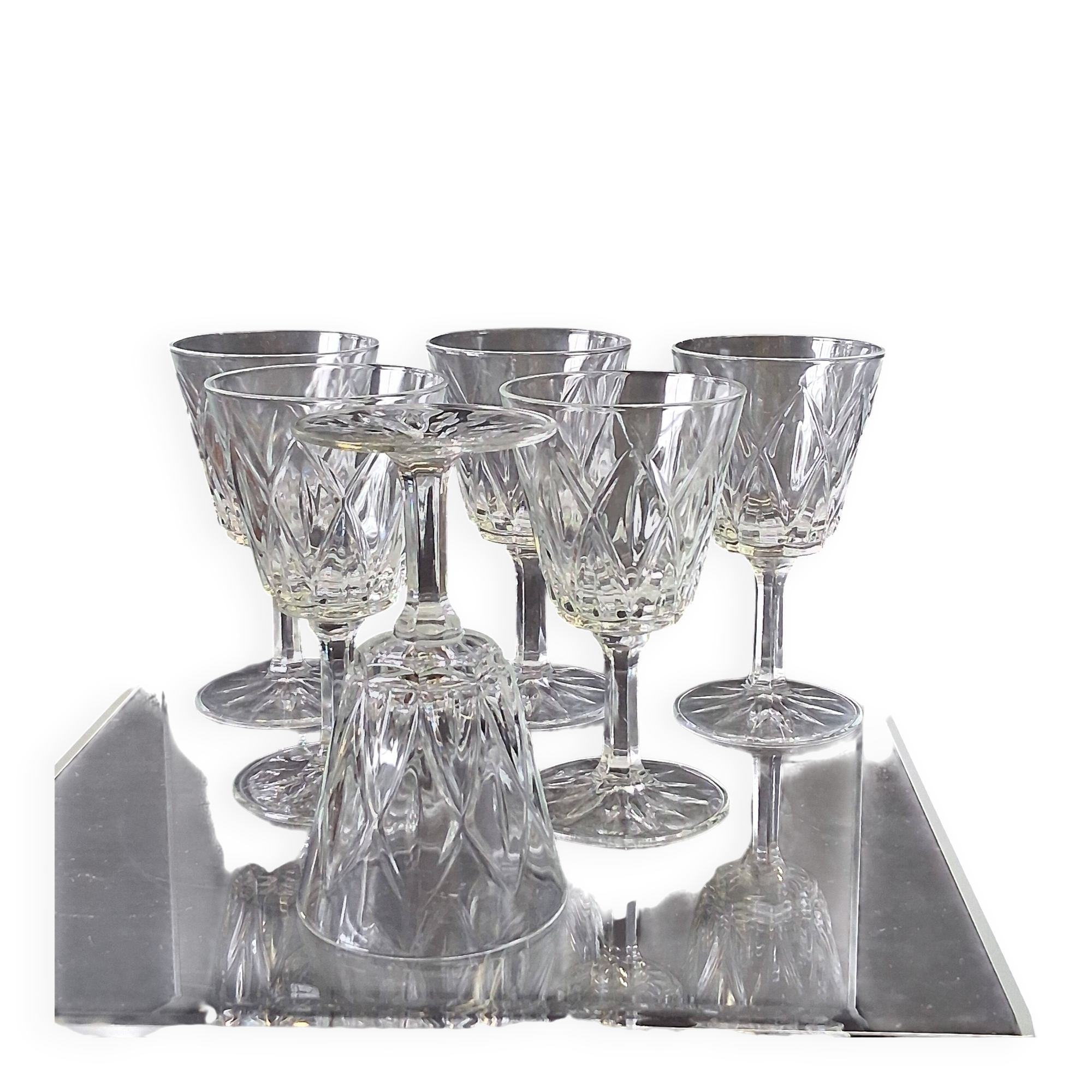 6 digestif glasses from the VMC crystal factory in Reims in good condition.