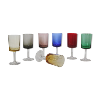 Set of 7 glasses on foot in colored glass, vintage