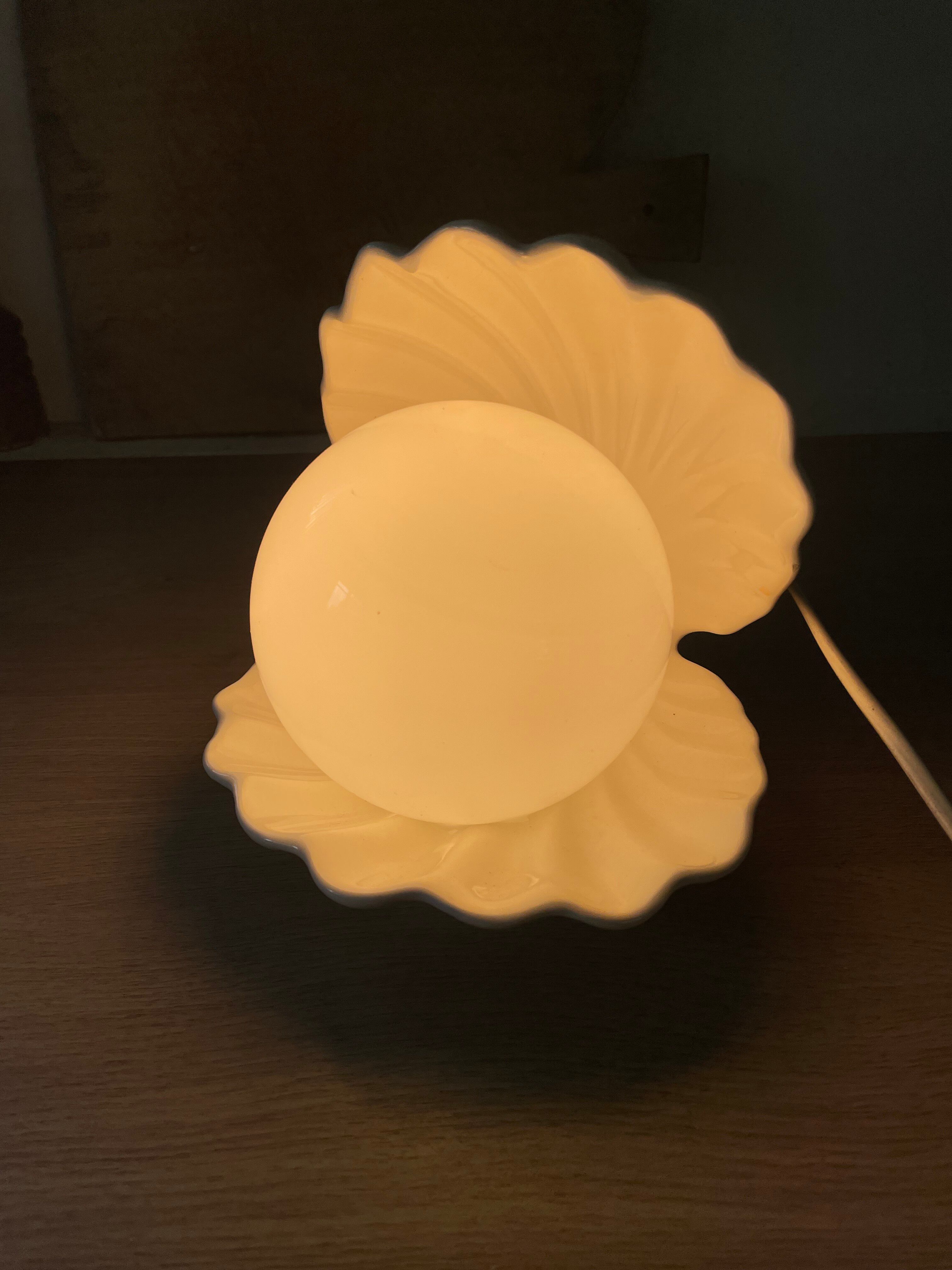Vintage shell night light, ceramic and opaline.