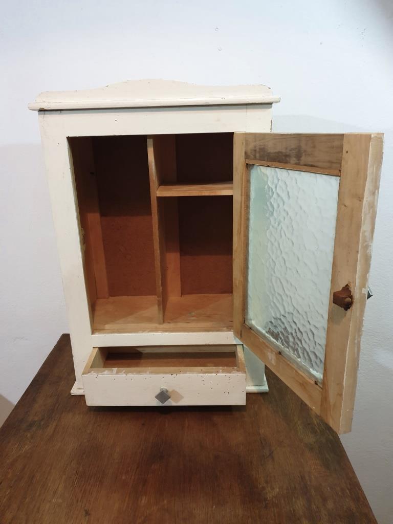 Pharmacy cabinet