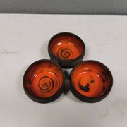 Magnifique bol (composé de 3 bols) avec glaçure orange/rouge à l'intérieur
