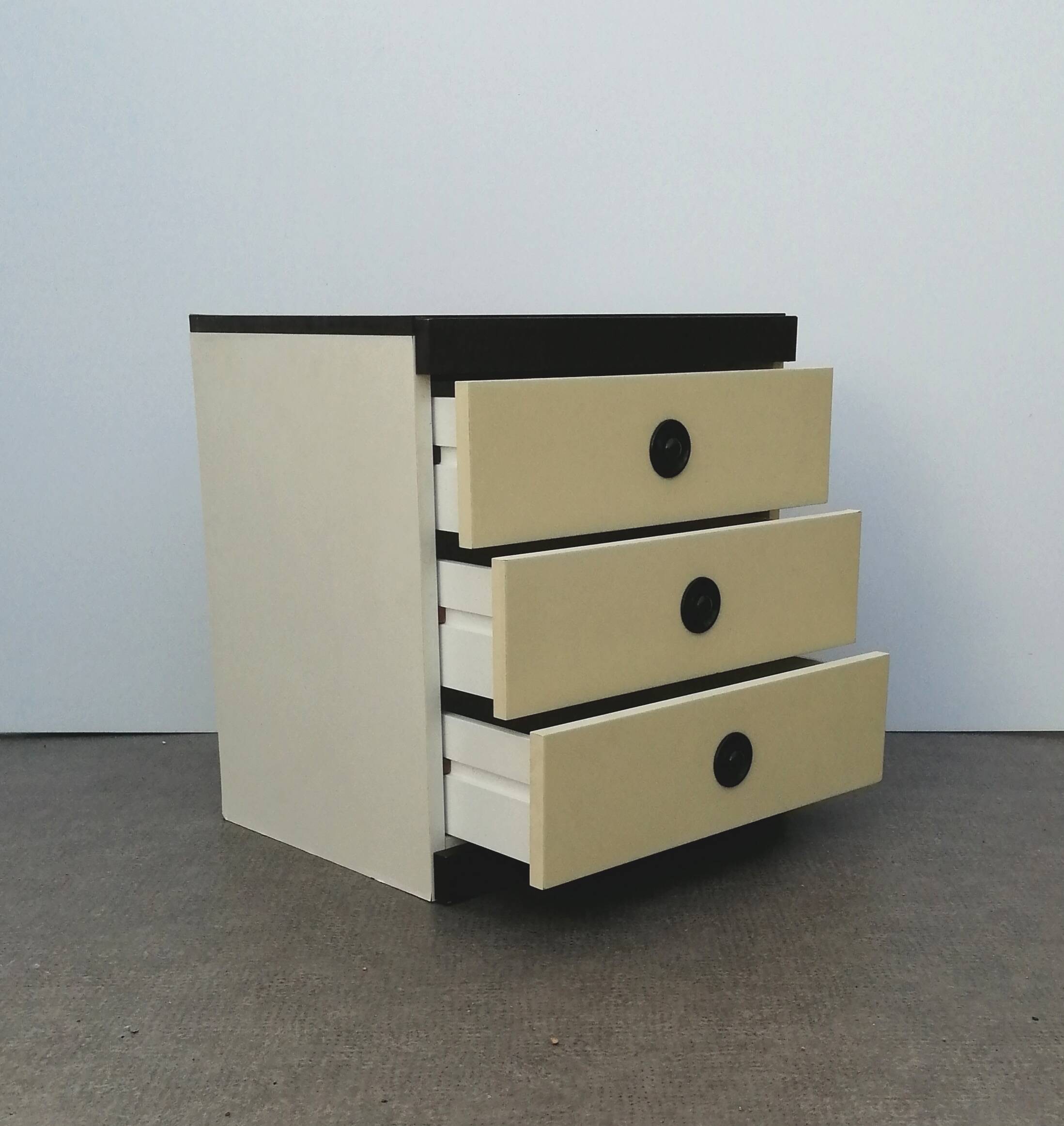 Vintage 3-drawer bedside table in wood and vintage veneer 1970