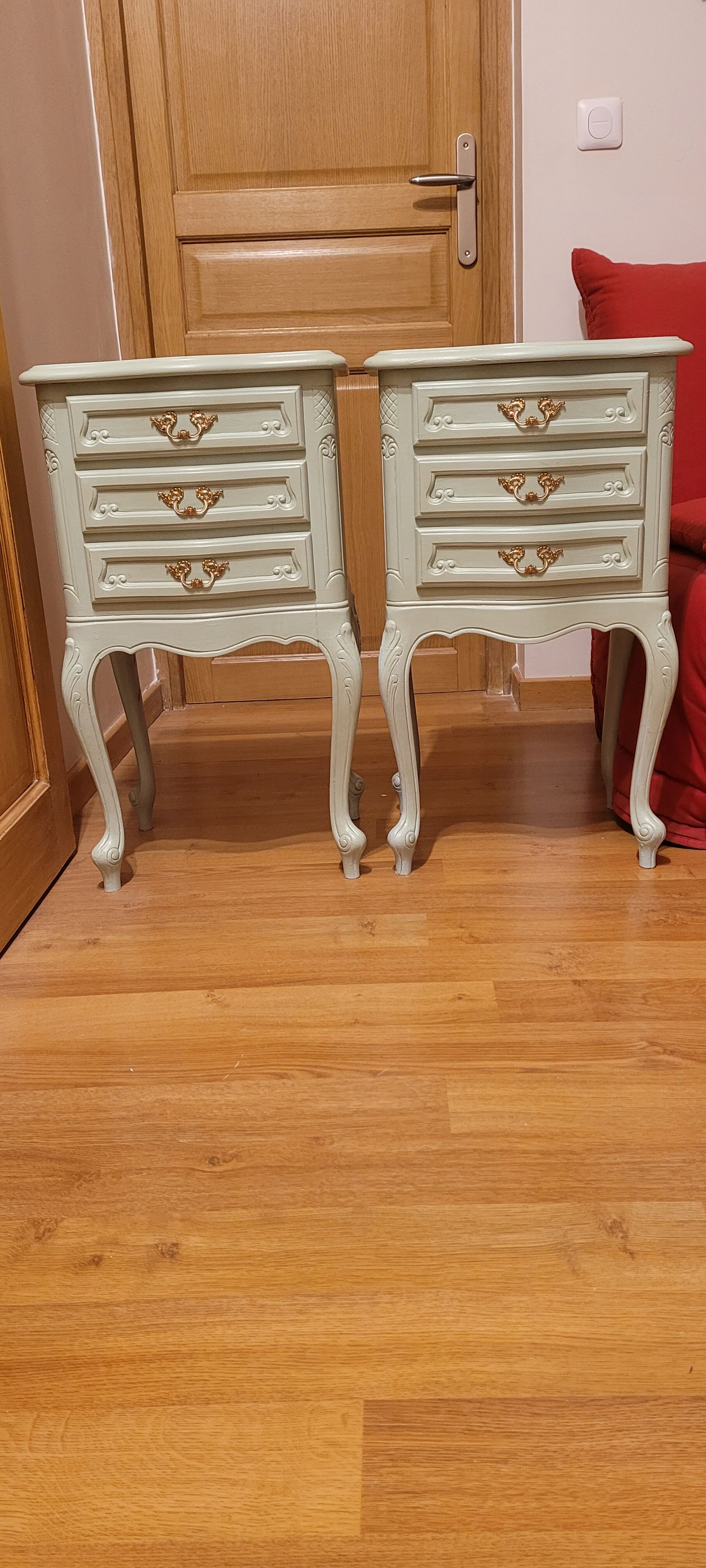 2 bedside tables