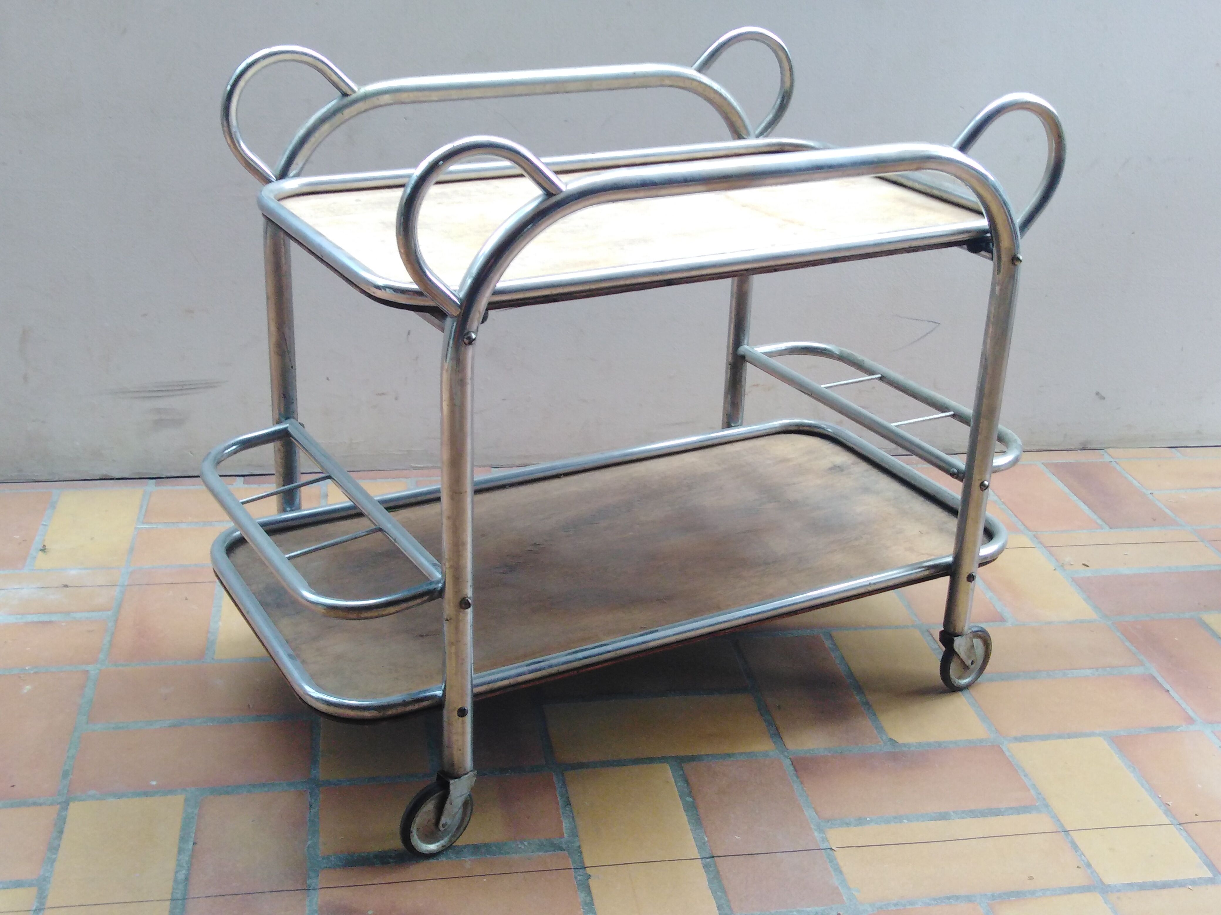 Old rolling service table-bar