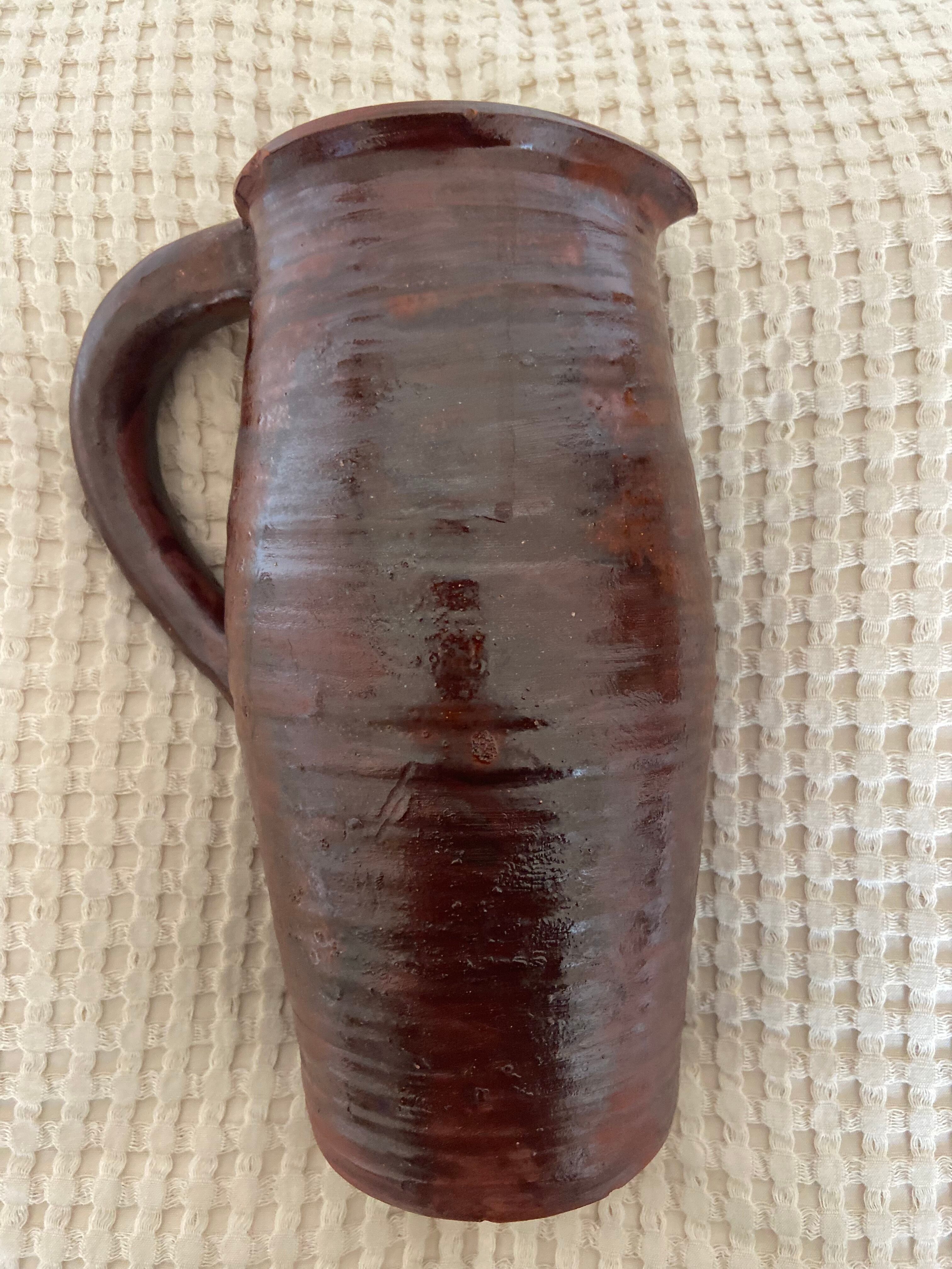 Terracotta vase bordeaux