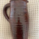 Terracotta vase bordeaux