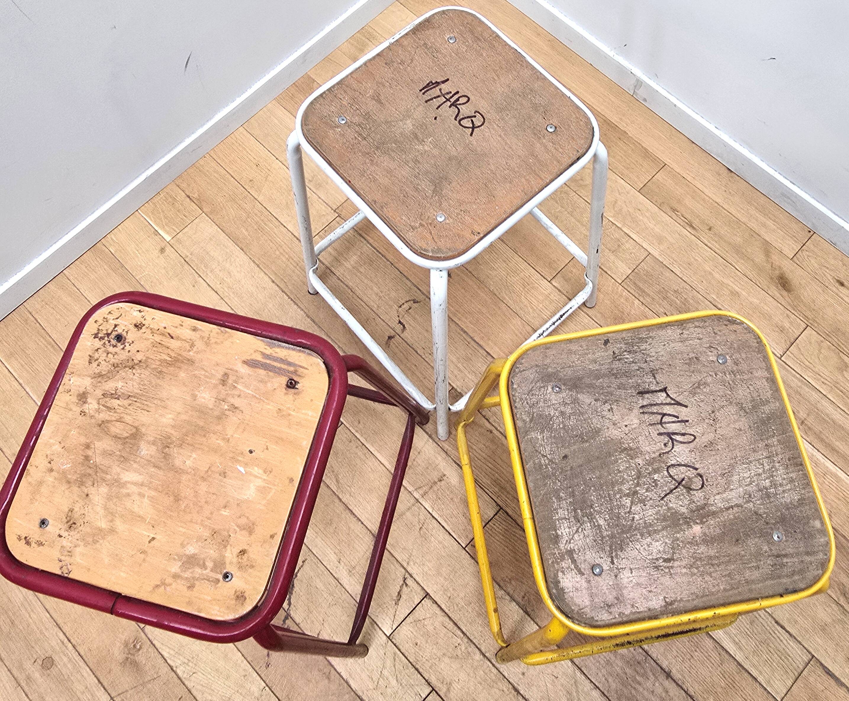 Suite de 3 tabourets industriels
