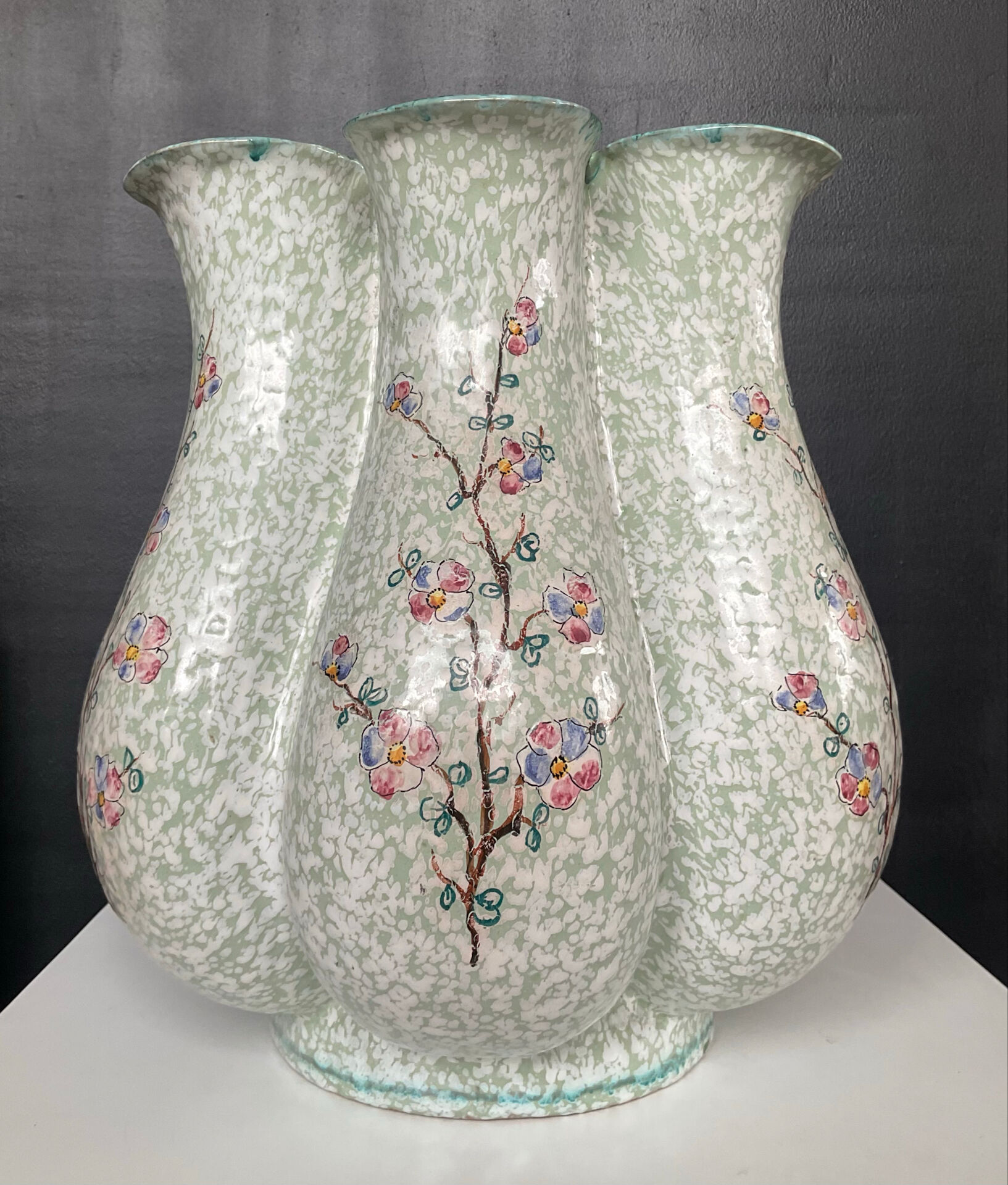 Large Italian polylobed vase by Volpi Deruta from the 1960s-70s.