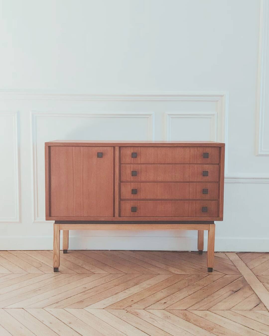 Low buffet / Vintage MDK sideboard renovated in teak, 1960s