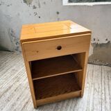 Chevet sélectionné par Charlotte Perriand pour Les Arcs