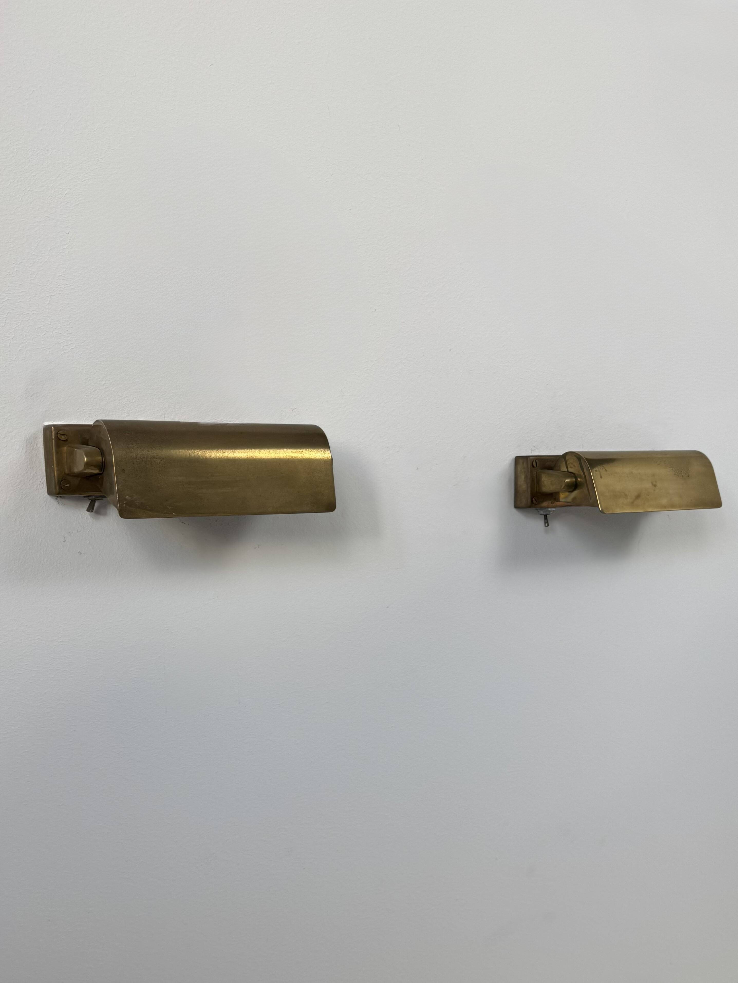 Paire d'appliques vintage moderniste laiton patiné, France, 1960