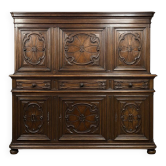 Important buffet style walnut renaissance