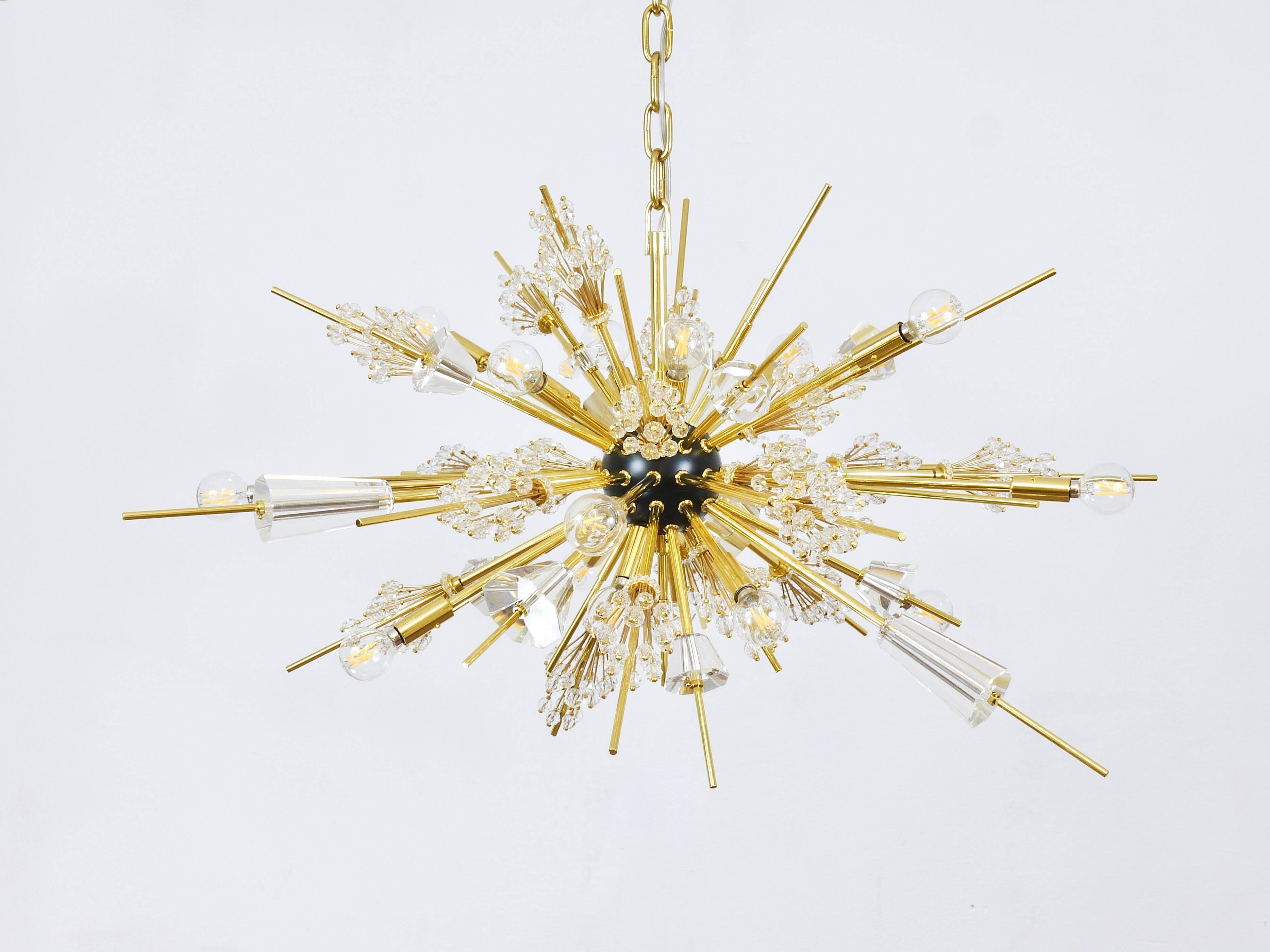 Grand Sputnik chandelier Metropolitan Opera in crystal and brass J.L. Lobmeyr