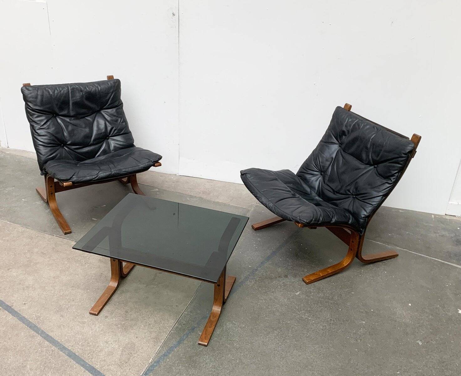Set of 3 Norwegian Mi-Century Style Siesta Lounge Chairs and Glass Side Table by Ingmar Relling for Westnofa