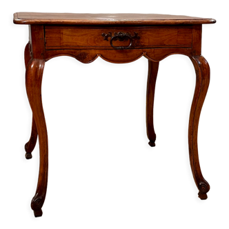 Middle table in walnut period Louis XV around 1730