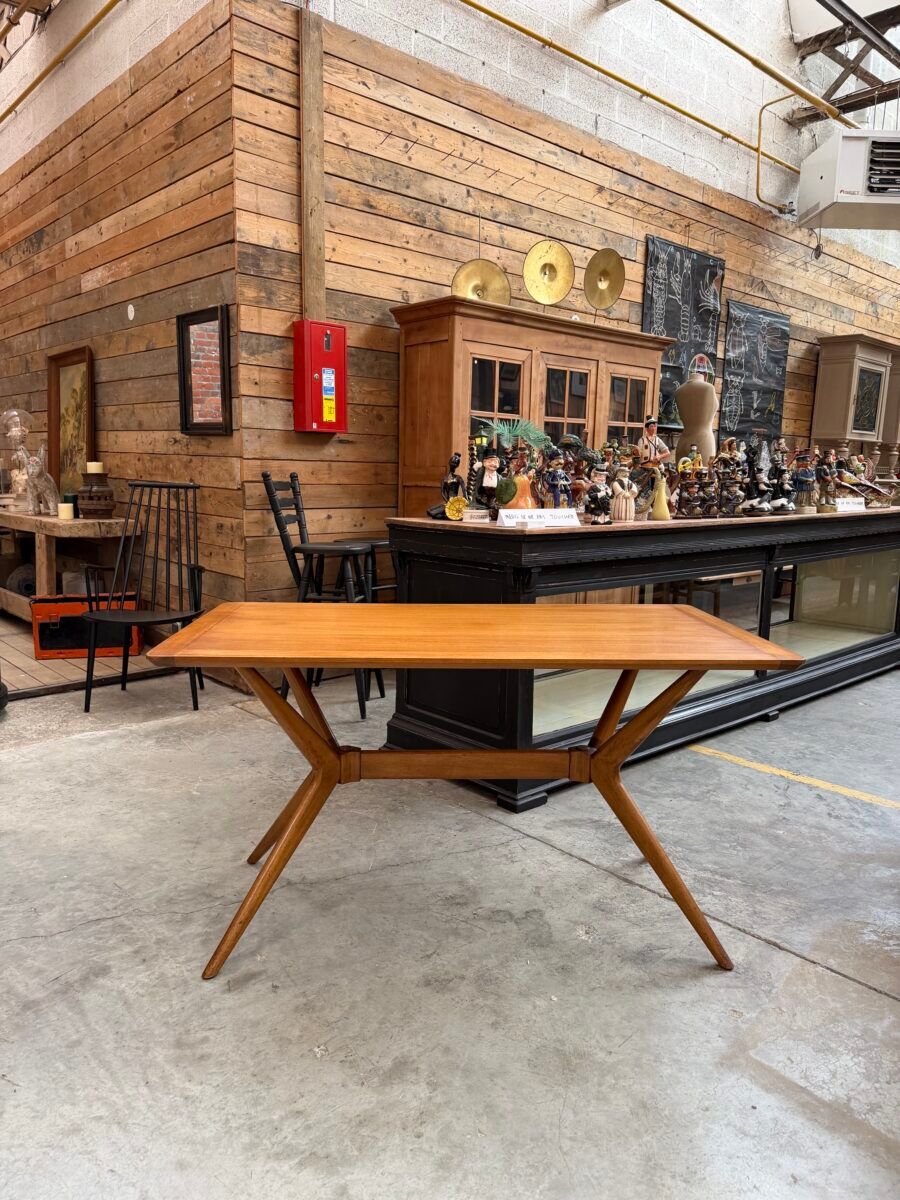 « Table hélicoptère » par E. Gomme pour G-Plan