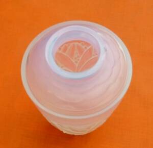 Opalescent glass vase in the shape of an urn Decoration of foliage and berries