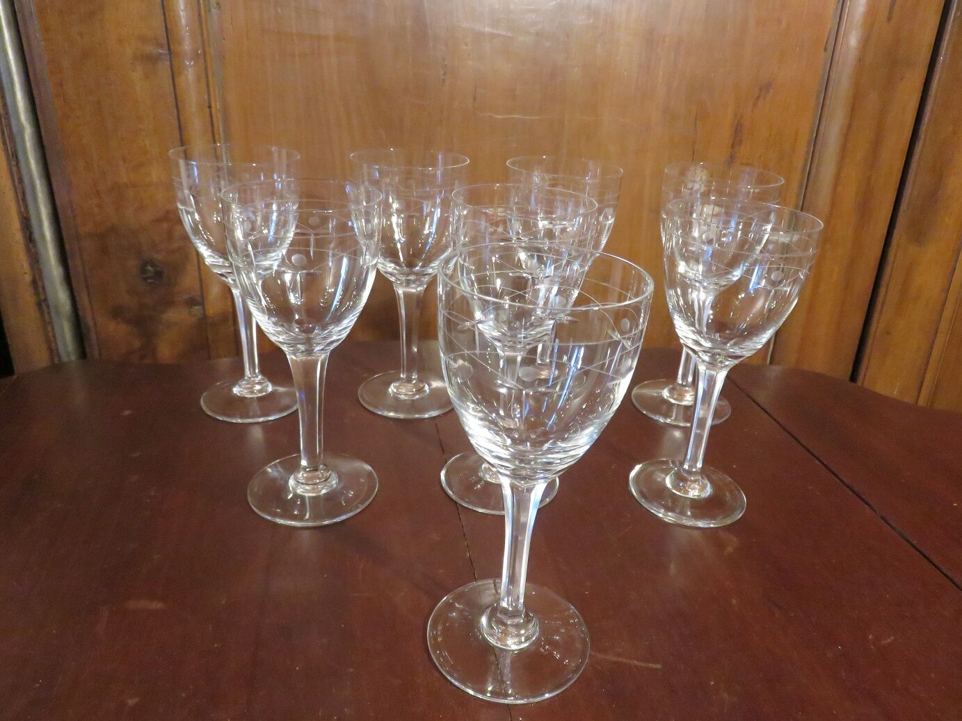 Suite of 8 crystal wine glasses