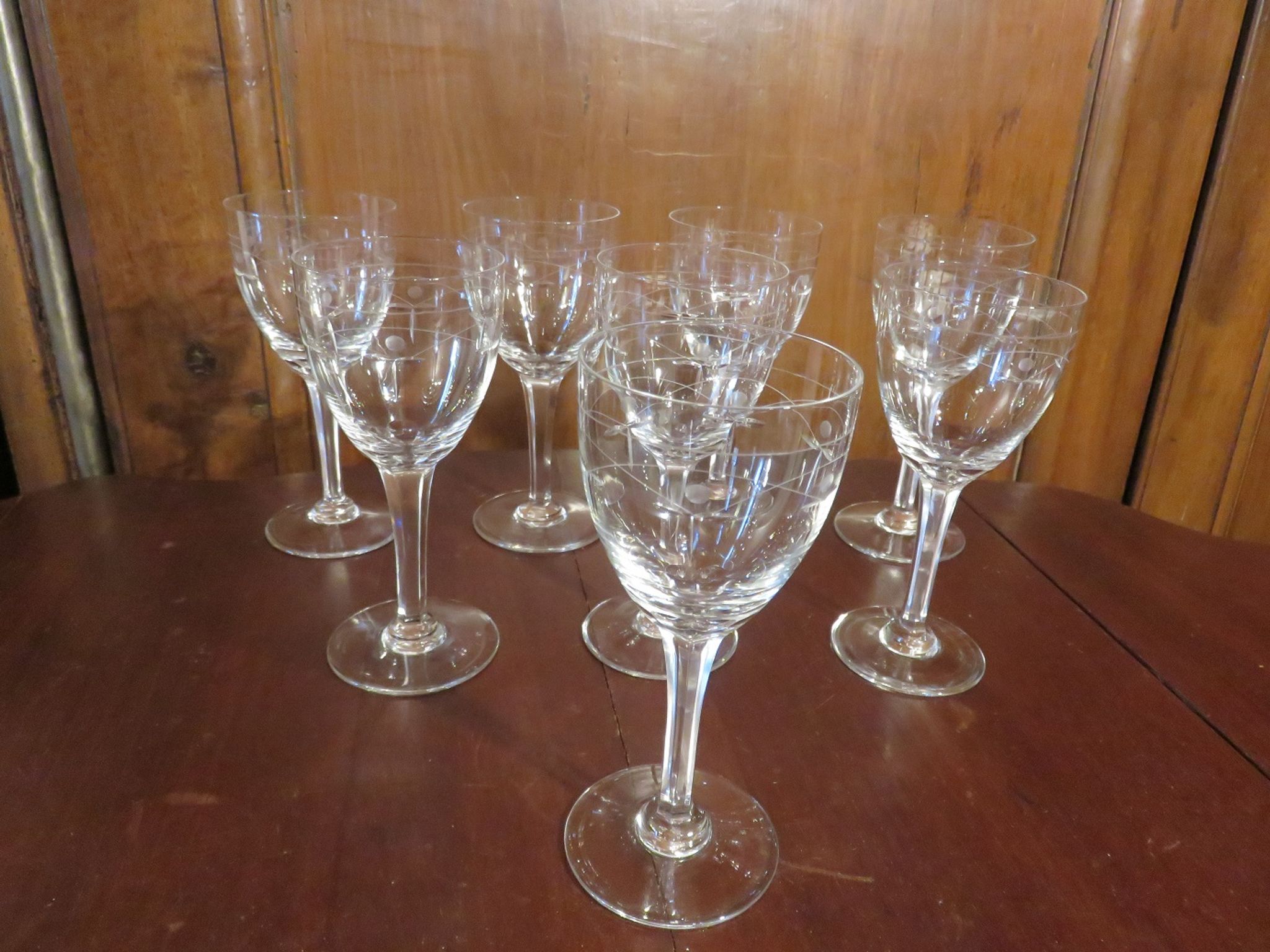 Suite de 8 verres à vin en cristal