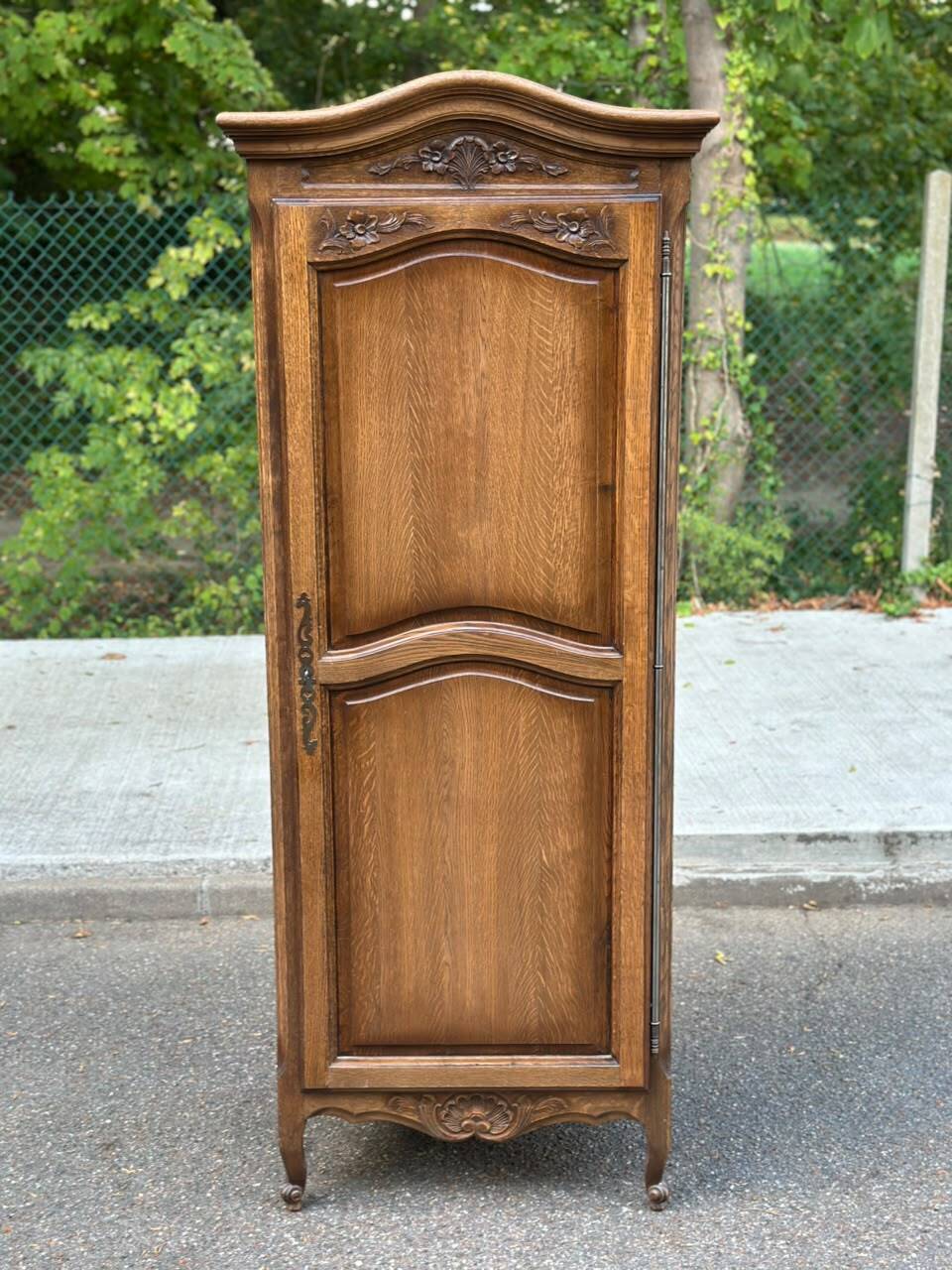 Single door oak wardrobe in Louis XV style – Vintage wardrobe