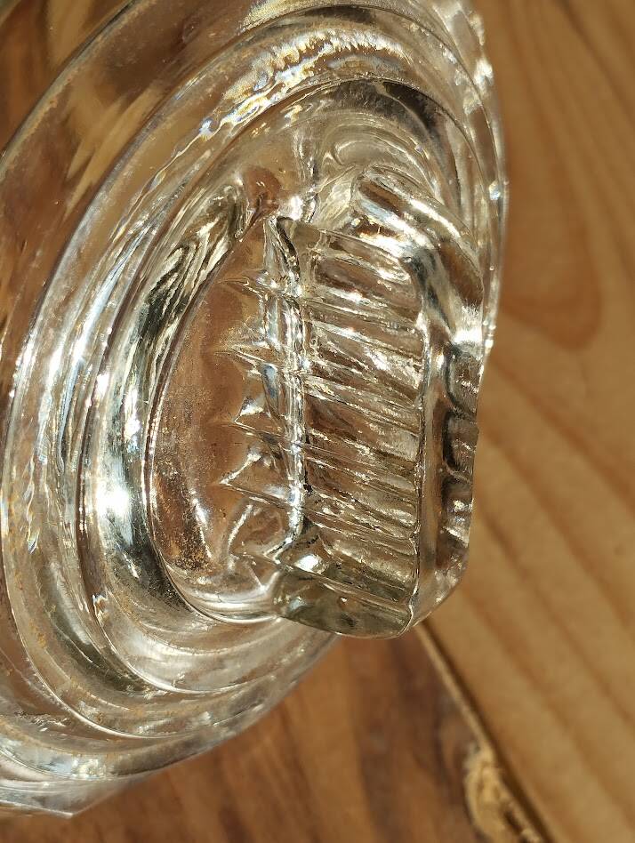 Pale green tinted glass bonbonnière – Delicate vintage shade