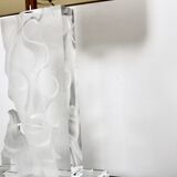Lampe de table en laiton et lucite années 1970