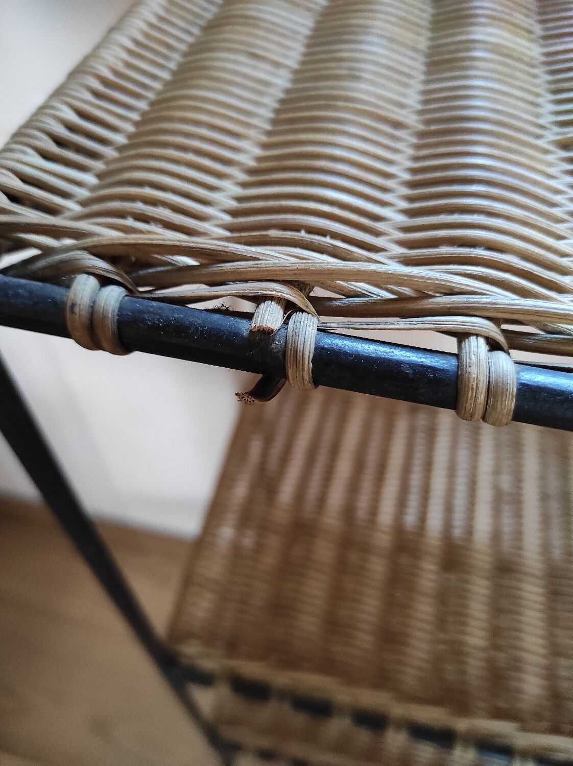 Rattan shelf and metal foot 50s