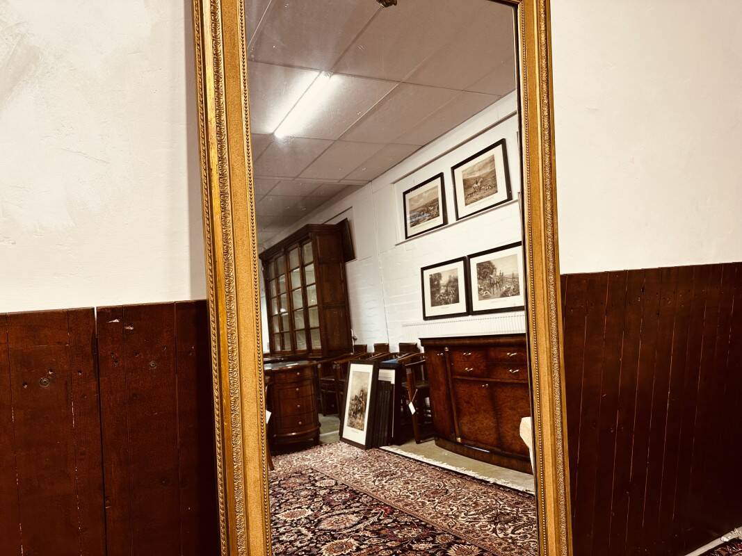 Antique English golden barock mirror mirror with large ornament