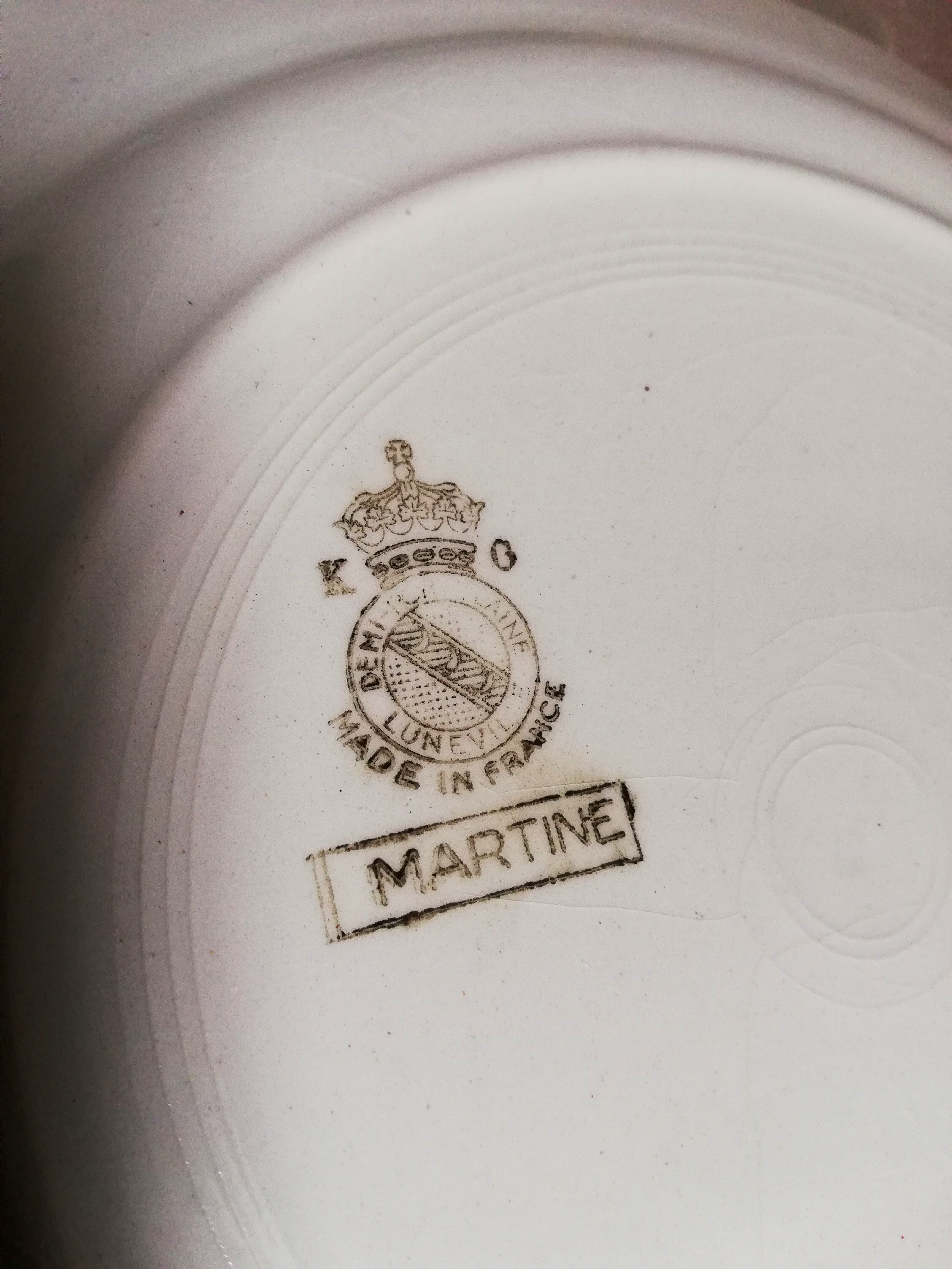 Service 18 assiettes plates et un plat Lunéville modèle Martine