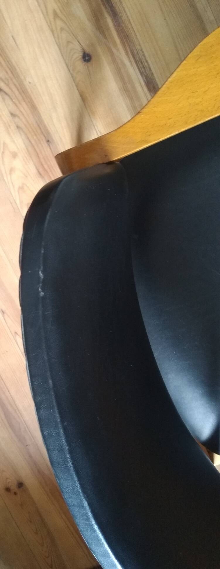 Large Scandinavian office armchair