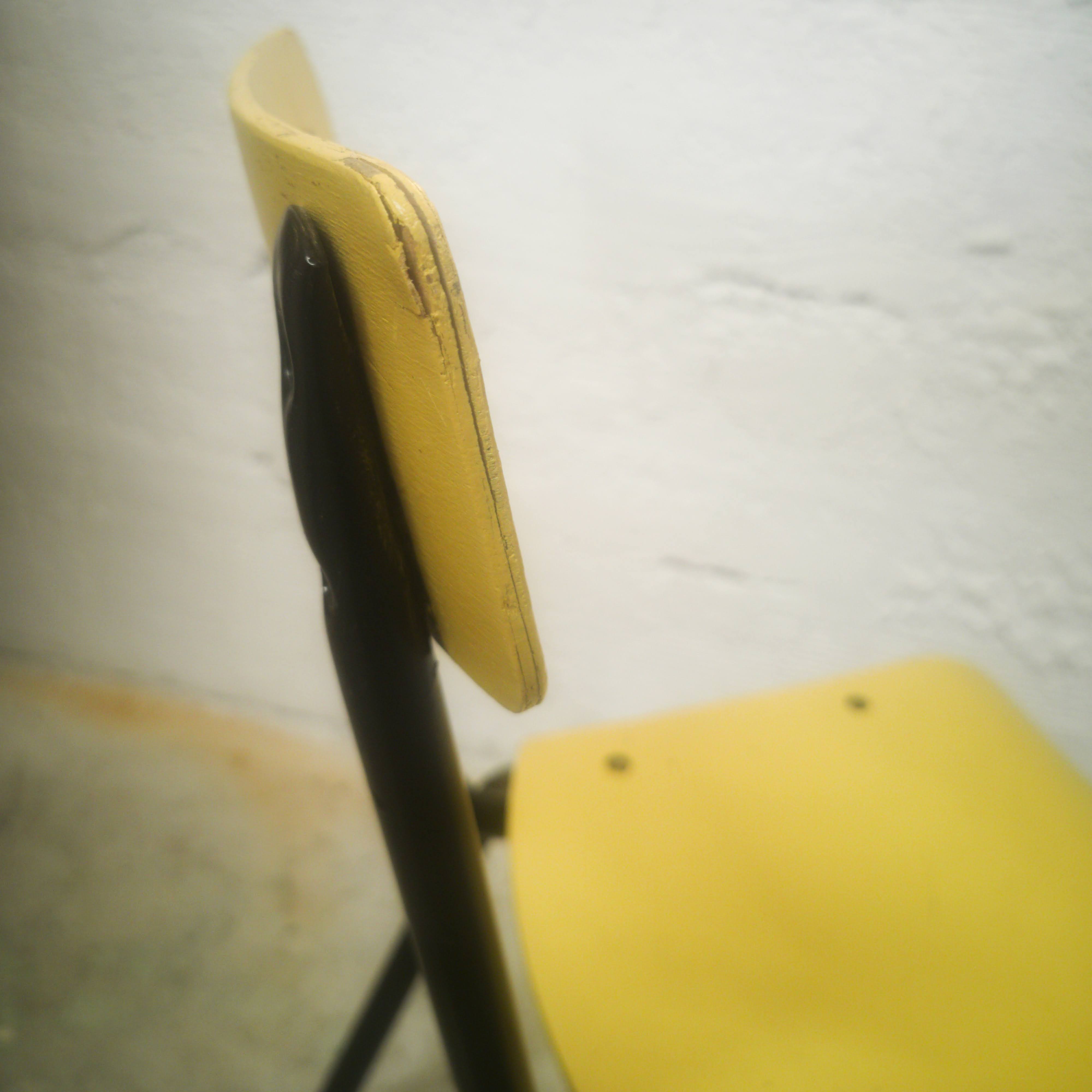 Chaise d'écolier vintage