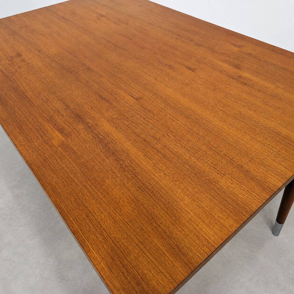 Vintage extendable dining table with tapered legs.
