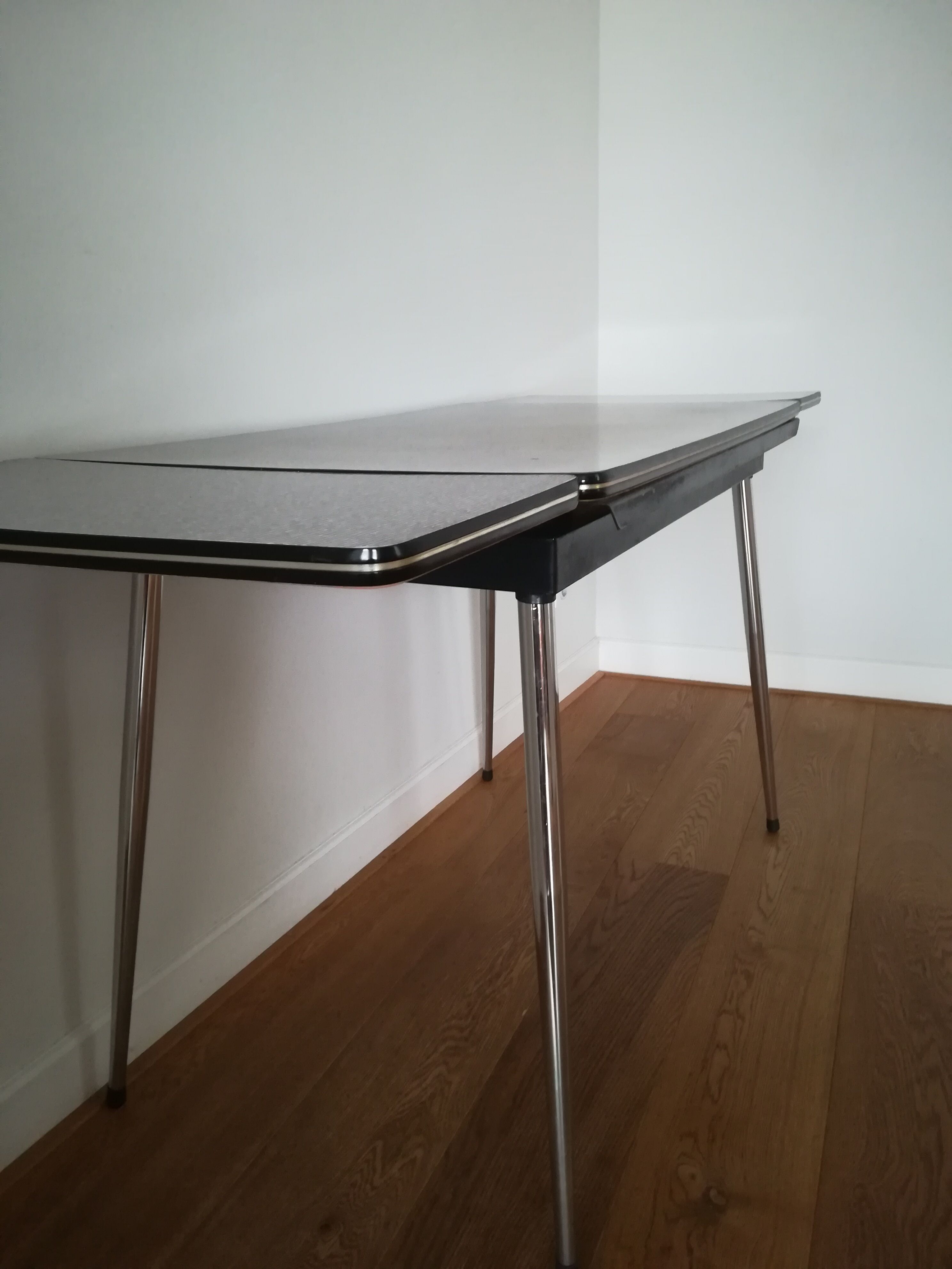 Extensible table