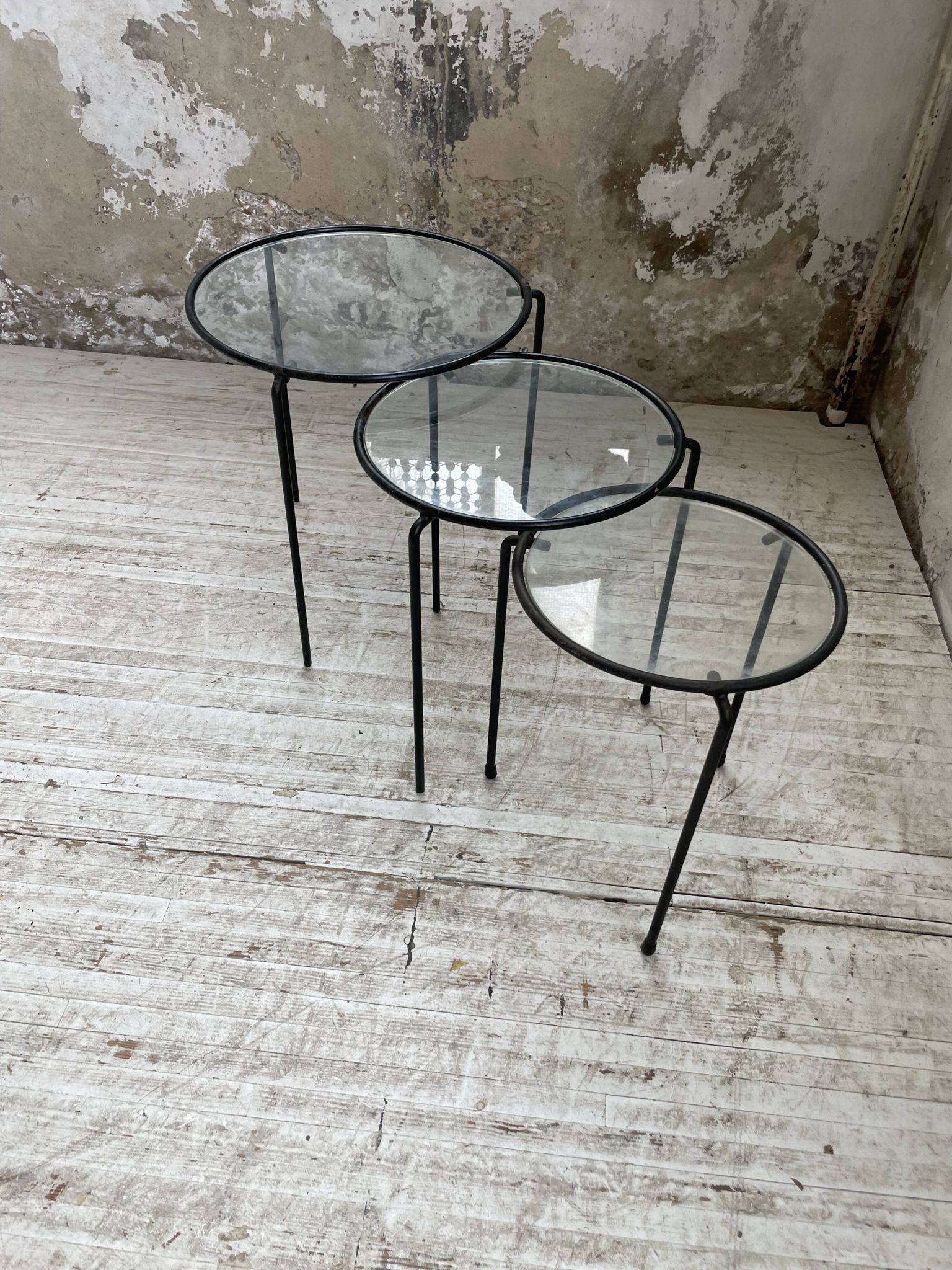 Tables basses gigogne métal et verre années 50