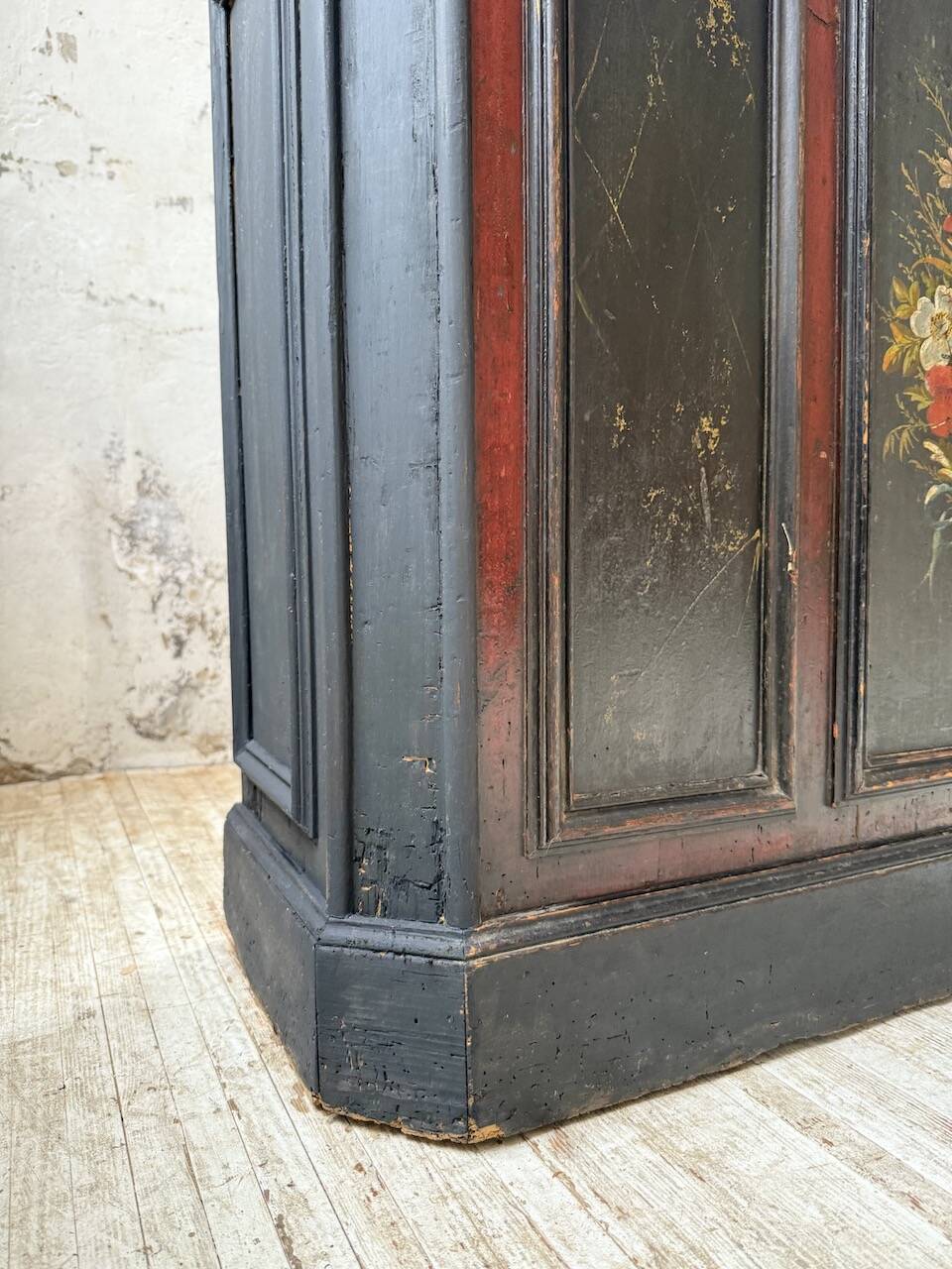 Floral 1920s trading counter