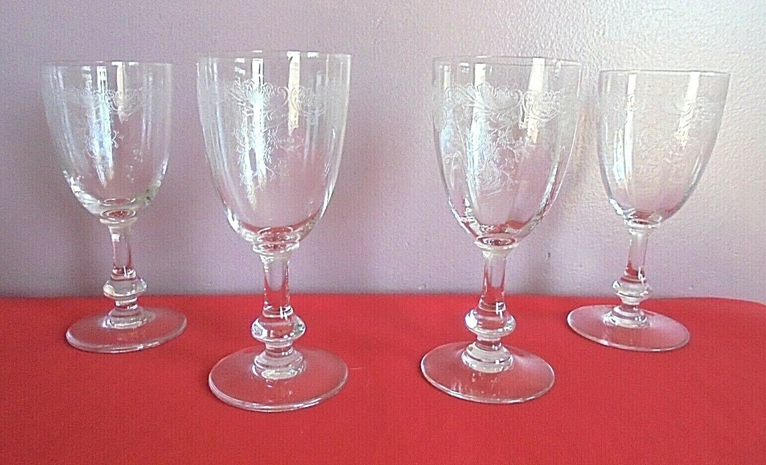 Lot 4 glasses with crystal foot St Louis chiseled patterns including 2 signed High. 14.5 cm