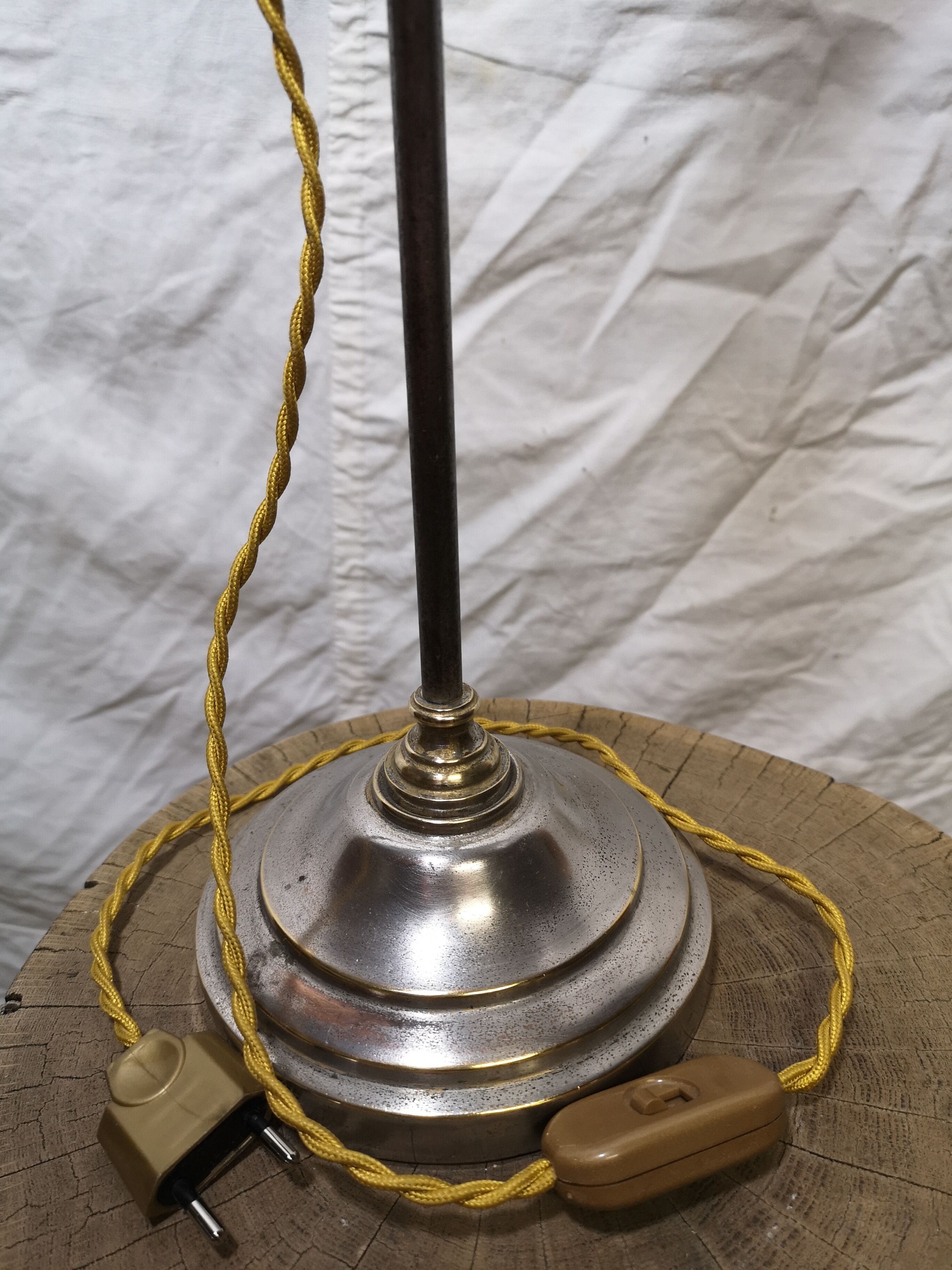 Lamp notary office old