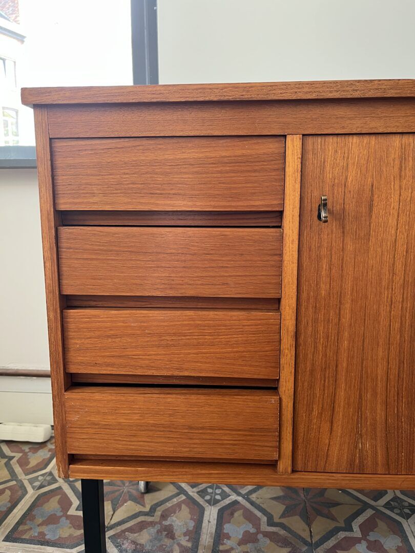 Vintage chest of drawers