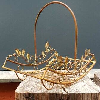Wrought iron basket with handle medium